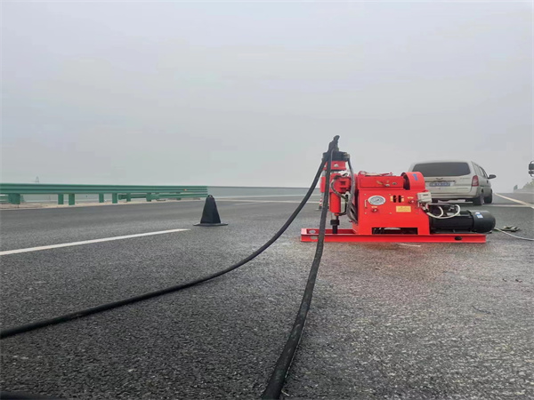 新龙镇马路路基路面开裂下沉注浆加固灌浆